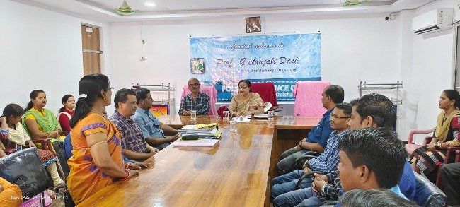 କୁଳପତିଙ୍କ ପୋଲସରା ବିଜ୍ଞାନ ମହାବିଦ୍ୟାଳୟ ପରିଦର୍ଶନ