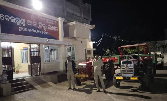 ବାଲି ଚୋରା ଚାଲାଣ ବେଳେ ଦୁଇ ଟ୍ରାକ୍ଟର୍ କୁ ଜବତ କଲା ବେଲଗୁଣ୍ଠା ପୁଲିସ୍