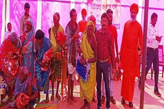 ସ୍ୱାମୀ ଚିଦାନନ୍ଦ ବିଦ୍ୟାଳୟ ପକ୍ଷରୁ ଅନ୍ନ ଓ ବସ୍ତ୍ର ଯଜ୍ଞ ଆୟୋଜିତ