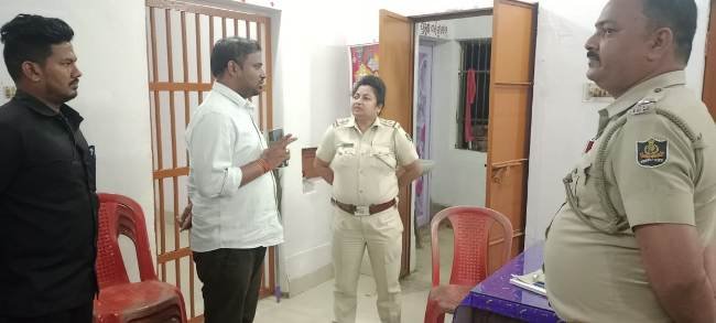 ଗୃହ ରାଷ୍ଟ୍ର ମନ୍ତ୍ରୀଙ୍କ ଚାରିଛକ ଥାନା ପରିଦର୍ଶନ