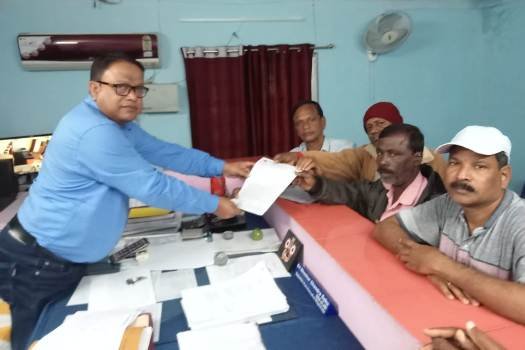 ଋଷିକୂଲ୍ୟା ରୟତ ମହାସଭା ପକ୍ଷରୁ ଦାବୀପତ୍ର ପ୍ରଦାନ