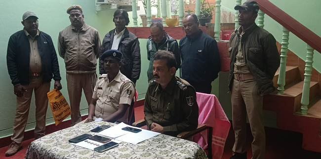 ପ୍ରଲୋଭନ ଦେଖାଉଥିବା ୩ ଜଣ ଠକଙ୍କୁ କୋର୍ଟ ଚାଲାଣ ନେଇ ଏସଡିପିଓଙ୍କ ଖବରଦାତା ସମ୍ମିଳନୀ