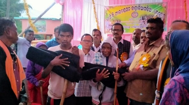 ଏସିବି ଫାଉଣ୍ଡେସନ ପକ୍ଷରୁ ନୁଆବର୍ଷରେ ବୃଦ୍ଧବୃଦ୍ଧାଙ୍କୁ ଶୀତବସ୍ତ୍ର ବଣ୍ଟନ