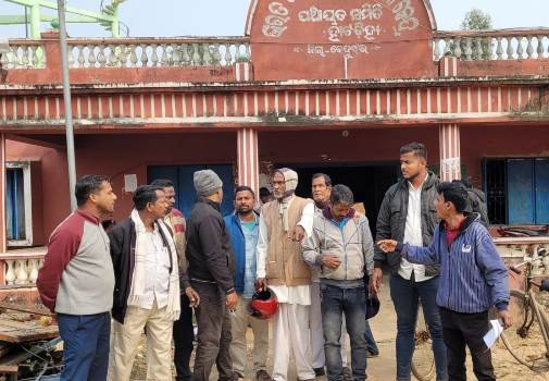 ଆବାସ ଯୋଜନାରେ ଅନିୟମିତତା ଅଭିଯୋଗ କରି ବ୍ଲକ ଘେରିଲେ ହିତାଧିକାରୀ