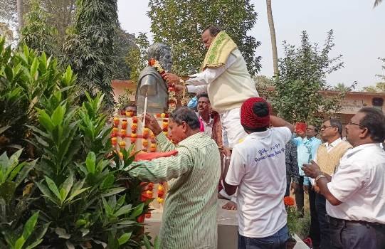 ସୋସୋ ନୋଡାଲ ଉଚ୍ଚ ପ୍ରାଥମିକ ବିଦ୍ୟାଳୟରେ ଗୋପବନ୍ଧୁ ଦାସଙ୍କ ପ୍ରତିମୃତି ଅନାବରଣ