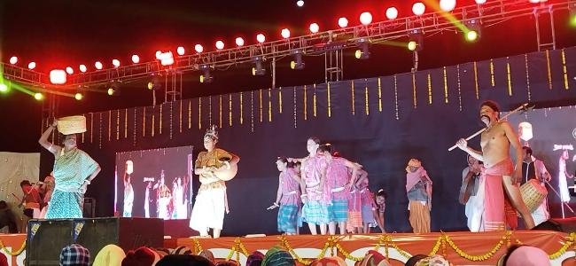 କନ୍ଧମାଳ ମହୋତ୍ସବ ରେ ସ୍ଥାନୀୟ କଳାକାର ଙ୍କୁ ମିଳୁନି ସୁଯୋଗ