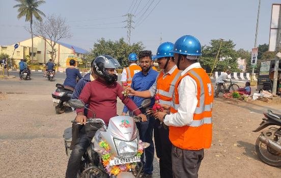 ସଡକ ସୁରକ୍ଷା ସପ୍ତାହ ଅବସରରେ ଟାଟା ଷ୍ଟିଲ ମାଇନିଂ ଲିମିଟେଡ୍ ପକ୍ଷରୁ ସଚେତନତା କାର୍ଯ୍ୟକ୍ରମ
