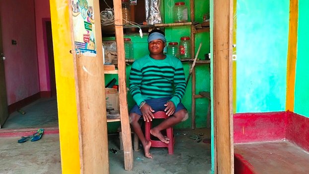 ଦିବ୍ୟାଙ୍ଗ ହୋଇ ମଧ୍ୟ ହାର ମାନିନାହାନ୍ତି ପରିବାର ପ୍ରତିପୋଷଣ କରିବାରେ