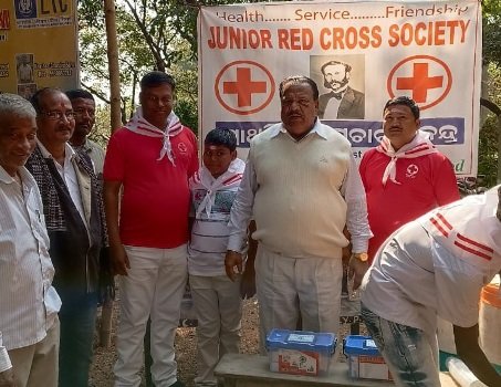 ଜୁନିୟର ରେଡକ୍ରସ ଆନୁକୁଲ୍ୟରେ ପ୍ରାଥମିକ ଉପଚାର ଓ ପାନୀୟ ଜଳ ବଣ୍ଟନ