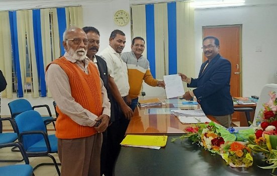 ପୈାରସଂସ୍ଥା ଯାତ୍ରୀନିବାସକୁ ଉପଜିଲ୍ଲାପାଳଙ୍କ ଅଫିସ ସ୍ଥାନାନ୍ତରକୁ ବିରୋଧ