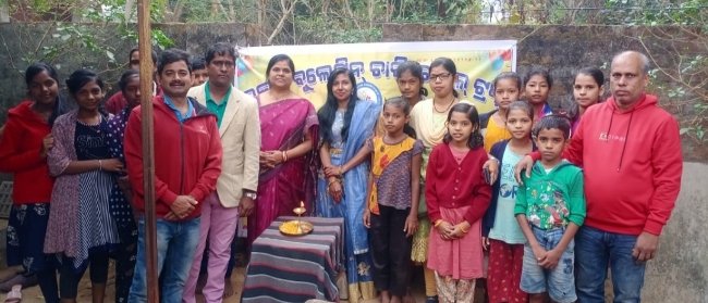 ଜନ୍ମଦିବସ ଅବସରରେ ପାଠ୍ୟ ସାମଗ୍ରୀ ବଣ୍ଟନ