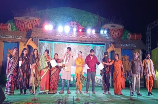 କନ୍ଧମାଳ ଆଇନସେବା ପ୍ରାଧିକରଣ ପକ୍ଷରୁ ସଚେତନ ଧର୍ମୀ ନାଟକ ‘ଆମେ କଣ୍ଢେଇ ନୁହଁ’