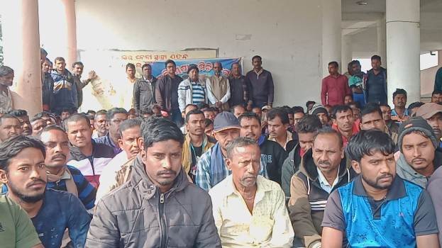 ମତ୍ସ୍ୟଚାଷୀ ଶୋଷଣ ଓ ସମୁଦ୍ର ପ୍ରଦୂଷଣକୁ ନେଇ ସନ୍ତୋଷ ଜିଲାପାଳଙ୍କୁ ଘେରିବା ପାଇଁ ଉପକୂଳବାସୀଙ୍କ ନିଷ୍ପତ୍ତି