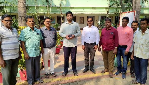 ମୁଖ୍ୟ ଉନ୍ନୟନ ଅଧିକାରୀ ତଥା ଜିଲ୍ଲାପରିଷଦ କାର୍ଯ୍ୟନିର୍ବାହୀ ଅଧିକାରୀଙ୍କ ସ୍ମାର୍ଟ୍ ସ୍କୁଲ୍ ପରିଦର୍ଶନ