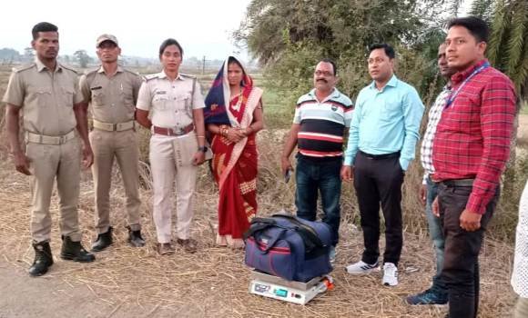 ୨୩ କେଜି ଗଞ୍ଜେଇ ଜବତ ମହିଳା ଗିରଫ