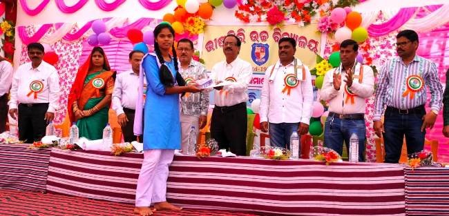 ଭୀଷ୍ମଗିରି ହାଇସ୍କୁଲ ର ବାର୍ଷିକୋତ୍ସବ 