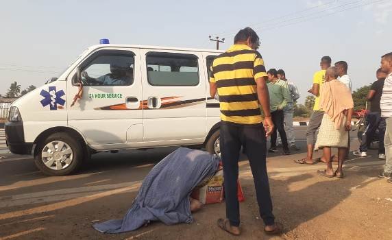 ମାନବିକତା ଭୁଲିଗଲେ ବସକର୍ମଚାରୀ