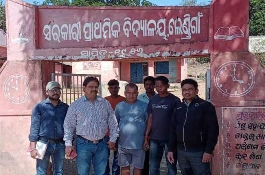 ଗୋଷ୍ଠୀ ଶିକ୍ଷା ଅଧିକାରୀ ଙ୍କ ଉପସ୍ଥିତିରେ ଖୋଲିଲା ଲେଣ୍ଡିରି ଗାଁ ପ୍ରାଥମିକ ବିଦ୍ୟାଳୟ ତାଲା