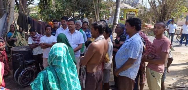 ଘରପୋଡି ବିପତ୍ତି ସମୟରେ ସହଯୋଗ କଲେ ମନ୍ତ୍ରୀ