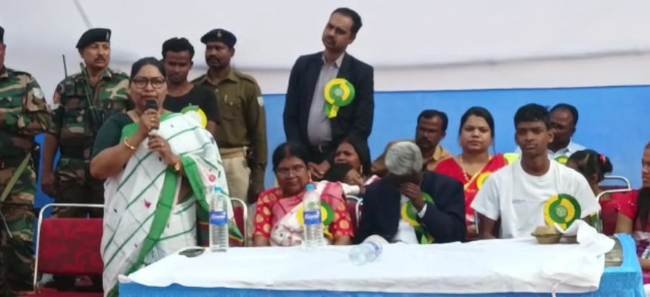 ପଣ୍ଡିତ ରଘୁନାଥ ମୁର୍ମୁଙ୍କ ଜନ୍ମ ଓ ସମାଧି ପୀଠରେ ହଜାର ହଜାର ଶ୍ରଦ୍ଧାଳୁମାନଙ୍କର ଶ୍ରଦ୍ଧାଞ୍ଜଳି