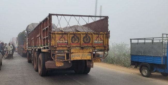 ଆନନ୍ଦପୁର-ଭଦ୍ରକ ରାସ୍ତାରେ ଲୁହାପଥର ଟ୍ରକ ଚଳାଳଚଳକୁ ନେଇ ବଢ଼ୁଛି ଅସନ୍ତୋଷ