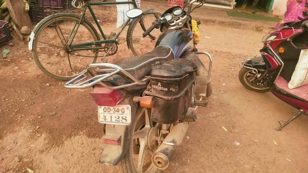 ମଟର ସାଇକେଲ ଡିକି ଭାଙ୍ଗି ଲୁଟିନେଲେ ୭୬ହଜାର