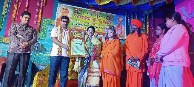 ଡାକ୍ତର ସରୋଜିନୀ ଯୋଶୀଙ୍କୁ ଶିବାନନ୍ଦ ସେବାରତ୍ନ ସମ୍ମାନ ପ୍ରଦାନ