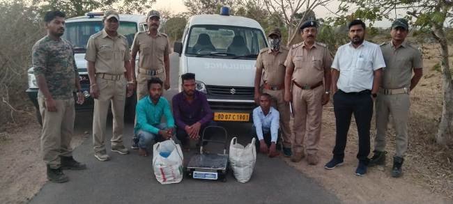 ଚୋରା ଚାଲାଣ ବେଳେ ରୋଗୀ ଥିବା ଆମ୍ବୁଲାନ୍ସ ରୁ ଗଞ୍ଜେଇ ଜବତ