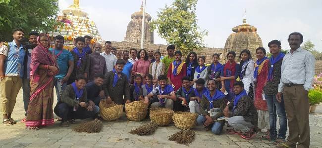 ଶ୍ରୀ ଲିଙ୍ଗରାଜ ମନ୍ଦିରରେ ଶ୍ରମଦାନ ଶିବିର