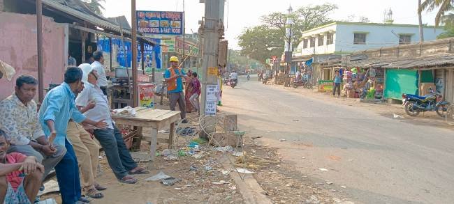 ଗୋପ ବଜାର ଛକ ଉପରେ ଦୁର୍ବଳ ହେତୁ ଛିଡ଼ିଗଲା ୧୧ କେବି ବିଦୂତ୍ ତାର