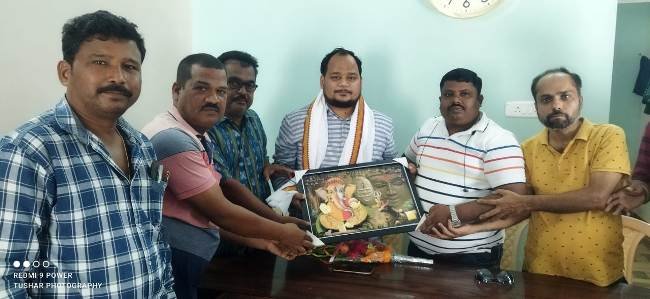 ପୂର୍ବତନ ବିଧାୟକ ଛତ୍ରପୁର ପ୍ରେସ କ୍ଲବ ପରିଦର୍ଶନ, କ୍ଳବ ପକ୍ଷରୁ ସମ୍ବର୍ଦ୍ଧନା