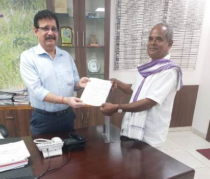 ଇକୋ ଡେଭେଲପମେଣ୍ଟ କମିଟି ପକ୍ଷରୁ ଉନ୍ନୟନ କାର୍ଯ୍ୟ ତ୍ୱରାନ୍ୱିତ ପାଇଁ ପ୍ରଧାନ ମୁଖ୍ୟ ବନ ସଂରକ୍ଷକଙ୍କୁ ଦାବିପତ୍ର ପ୍ରଦାନ