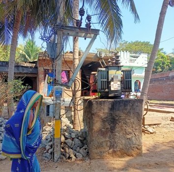 ମୁକୁଳା ଟ୍ରାନ୍ସଫର୍ମର ବିପଦରେ ରାମଚନ୍ଦ୍ରପୁର ଗ୍ରାମବାସୀ