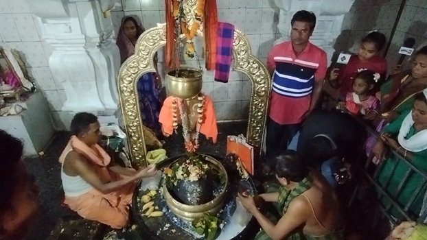 ମହାଶିବରାତ୍ରରେ ଲଙ୍ଗଳେଶ୍ଵରଙ୍କୁ ଭୋଗ ଲାଗେ ରନ୍ଧା ମଦ ଓ ସିଝା କାନ୍ଦୁଲ