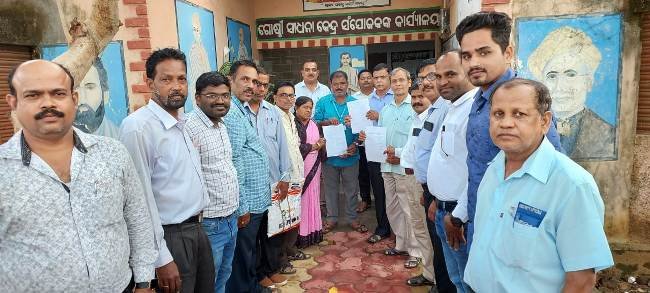 ବେଲଗୁଣ୍ଠାର ବିଭିନ୍ନ ବିଦ୍ୟାଳୟର ଶିକ୍ଷକ ଶିକ୍ଷୟିତ୍ରୀଙ୍କୁ ଅବସରକାଳୀନ ସମ୍ବର୍ଦ୍ଧନା