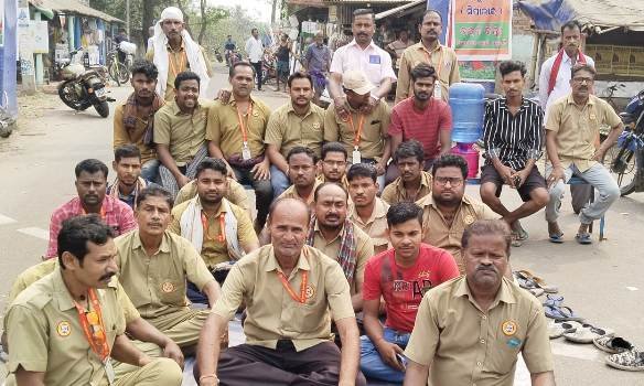 ୧୦ ଦଫା ଦାବିନେଇ ରାସ୍ତା ଅବରୋଧ କଲା ଡ୍ରାଇଭର ସଂଘ