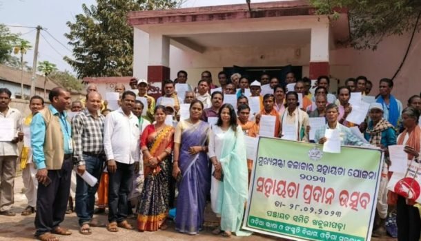 ଖଜୁରୀପଡା ରେ ମୁଖ୍ୟମନ୍ତ୍ରୀ କଳାକାର ସହାୟତା ପ୍ରଦାନ ଉତ୍ସବ