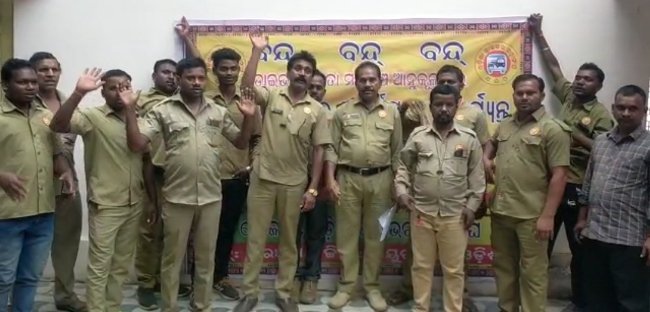 ମାର୍ଚ୍ଚ ୧୫ ରୁ ଷ୍ଟେୟରିଙ୍ଗ ଛାଡ଼ ଆନ୍ଦୋଳନ ପାଇଁ ଓଡିଶା ଡ୍ରାଇଭର ମହାସଂଘ, କରଞ୍ଜିଆ ଶାଖା ତରଫରୁ ଚେତାବନୀ