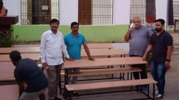 ପ୍ରତିଶୃତି ଦେଇ ପୂରଣ କଲେ ବ୍ରହ୍ମପୁର ସାଂସଦ ଛାତ୍ରୀଙ୍କ ପାଇଁ ୩୦୦ ଟେବୁଲ ଚେୟାର ପ୍ରଦାନ