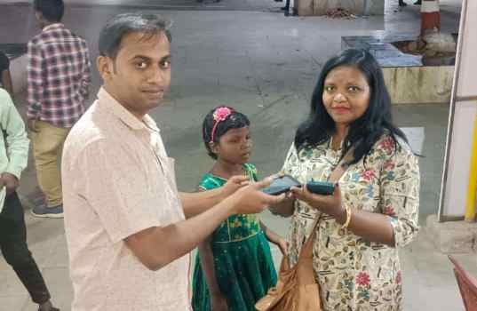 ଫୋନ ପାଇ ଫେରେଇ ଲେ ଯୁବ ସାମ୍ବାଦିକ, ଅଞ୍ଚଳବାସୀ ଙ୍କ ପ୍ରଶଂସା