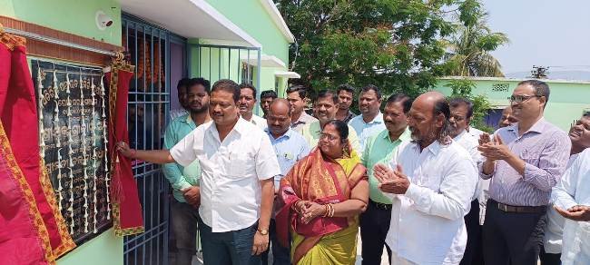 ଶ୍ରମ ମନ୍ତ୍ରୀଙ୍କ ଦ୍ୱାରା ବ୍ଳକର ଅତିରିକ୍ତ କାର୍ଯ୍ୟାଳୟ ଉଦଘାଟିତ