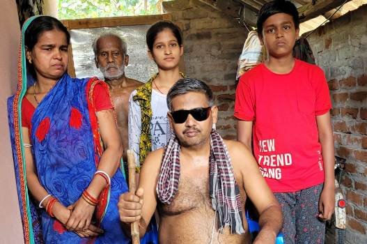 ଯୁବା ବୟସରେ ଦୃଷ୍ଟିଶକ୍ତି ହରାଇଲେ ମନ୍ମଥ, ଭୋକ ଉପାସରେ ପରିବାର