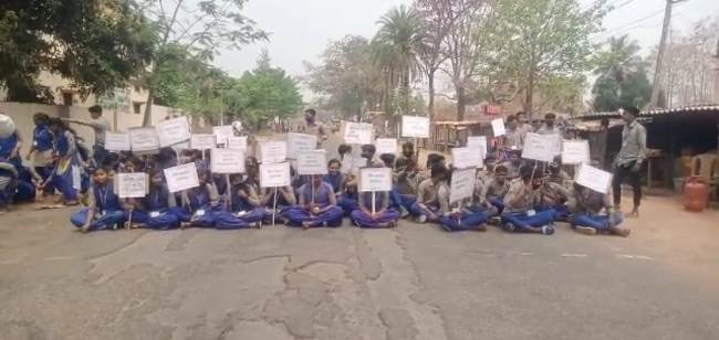 କୋଟଗଡ଼ ଉଚ୍ଚ ମାଧ୍ୟମିକ ବିଦ୍ୟାଳୟରେ ଉତ୍ତେଜନା