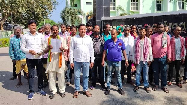 ହତ୍ୟାକାରୀକୁ ଗିରଫ୍ କରିବା ଦାବି ନେଇ ଗଞ୍ଜାମ ଏସପିଙ୍କୁ ଭେଟିଲେ ବାଉରୀ ଖଦାଳ ସମାଜ ବିକାଶ ମଞ୍ଚର କର୍ମକର୍ତ୍ତା