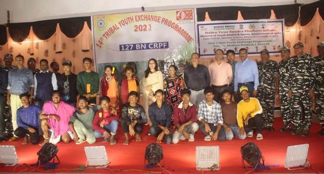 ୧୪ ତମ ଆଦିବାସୀ କାର୍ଯକ୍ରମ ପାଇଁ କନ୍ଧମାଳ ଦଳର ଇନ୍ଦୋର ଅଭିମୁଖେ ଯାତ୍ରା