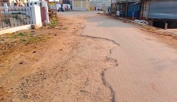 ଗ୍ରାମ୍ୟ ଉନ୍ନୟନ ବିଭାଗ ରାସ୍ତାର ଅବସ୍ଥା ଶୋଚନୀୟ : ତୁରନ୍ତ ମରାମତି ପାଇଁ ଦାବୀ