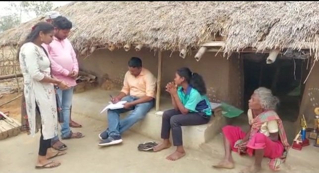ଝିଲିର ଦୁଖଃ ଶୁଣିବ ପ୍ରଶାସନ, ଅତିରିକ୍ତ ତହସିଲଦାର ଘରକୁ ଯାଇ ଦେଲେ ପ୍ରତିଶୃତି