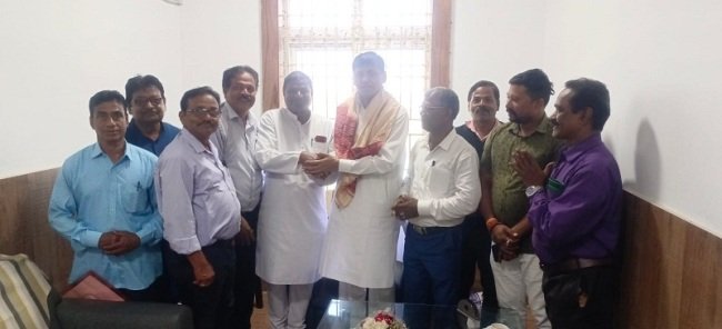କେନ୍ଦ୍ର ଗୃହରାଜ୍ୟ ମନ୍ତ୍ରୀଙ୍କୁ ଭେଟିଲେ ଜିଲ୍ଲା ଯାଦବ ମହାସଭା ସଭାପତି