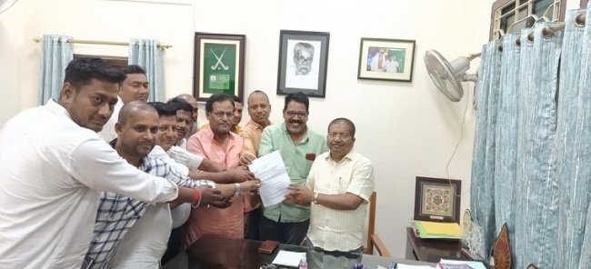 କେନ୍ଦ୍ରାପଡା ମେଡିକାଲ ବଞ୍ଚାଅ କ୍ରୀୟାନୁଷ୍ଠାନ କମିଟି ପ୍ରତିନିଧି ମଣ୍ଡଳୀ ମନ୍ତ୍ରୀଙ୍କୁ ଭେଟି ଦାବିପତ୍ର ଦେଲେ