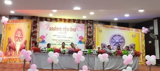 ସମାଜର ପୁର୍ନଗଠନ ପାଇଁ ନାରୀ ମାନଙ୍କର ଭୂମିକା ଗୁରୁତ୍ୱପୂର୍ଣ୍ଣ